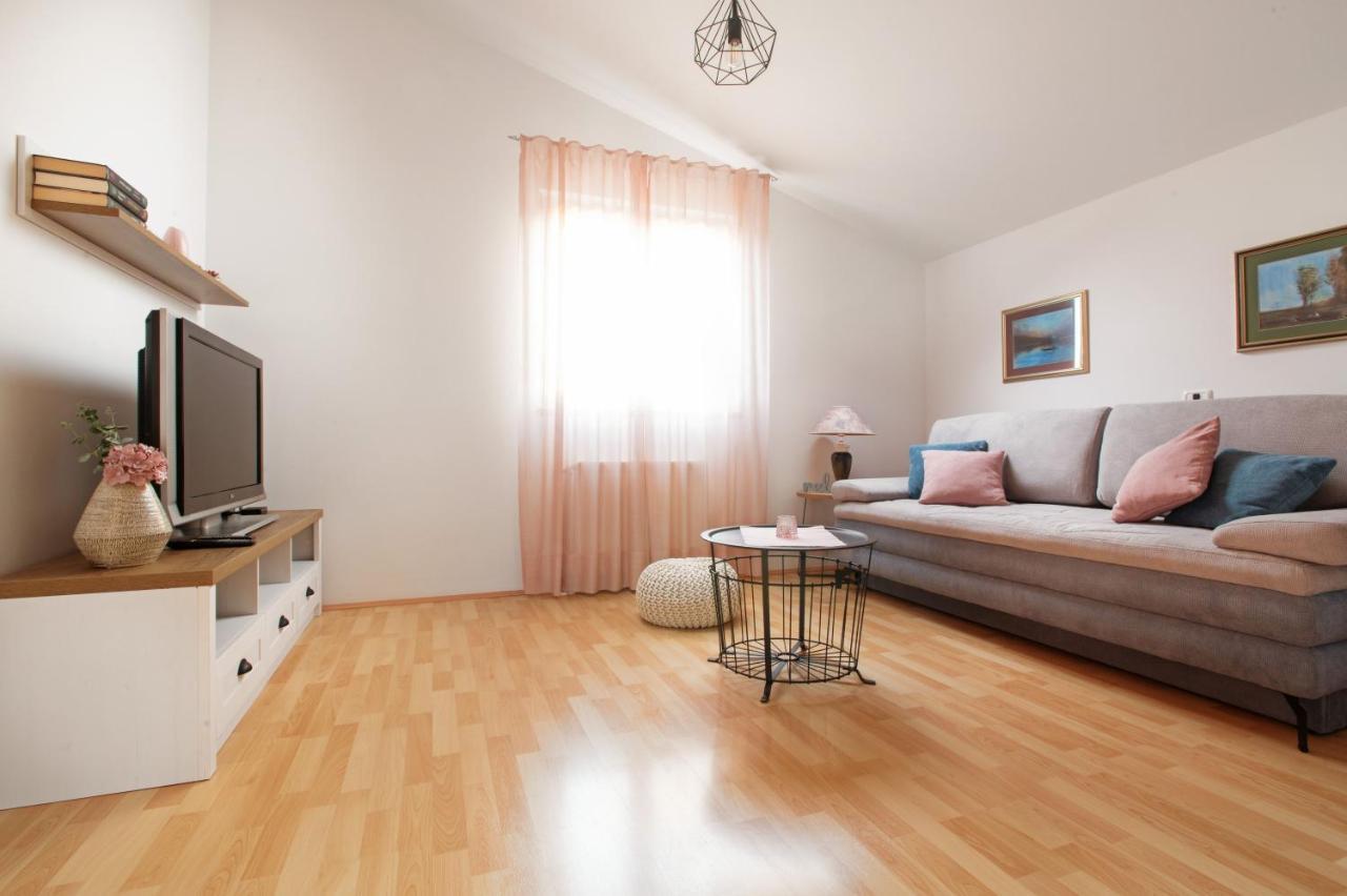 Apartments Irena With Sea View Fazana Exterior photo