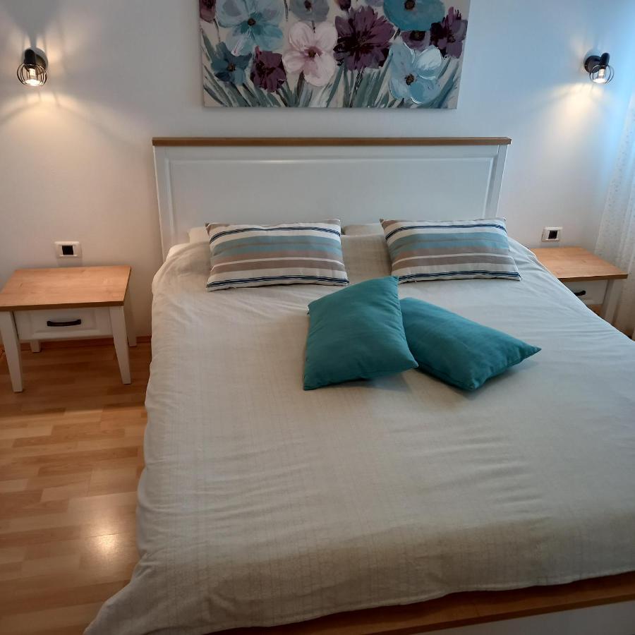 Apartments Irena With Sea View Fazana Exterior photo