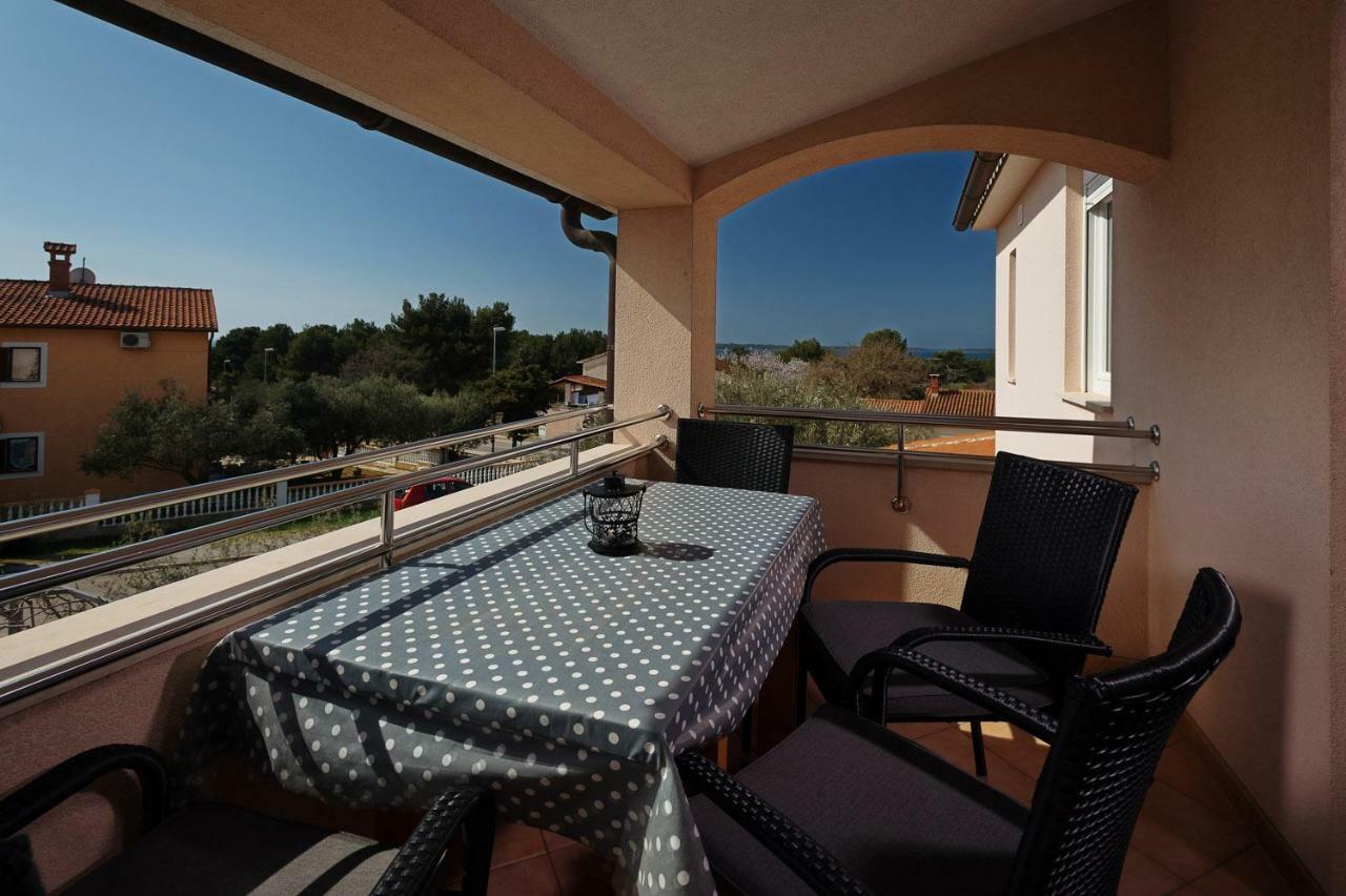 Apartments Irena With Sea View Fazana Exterior photo